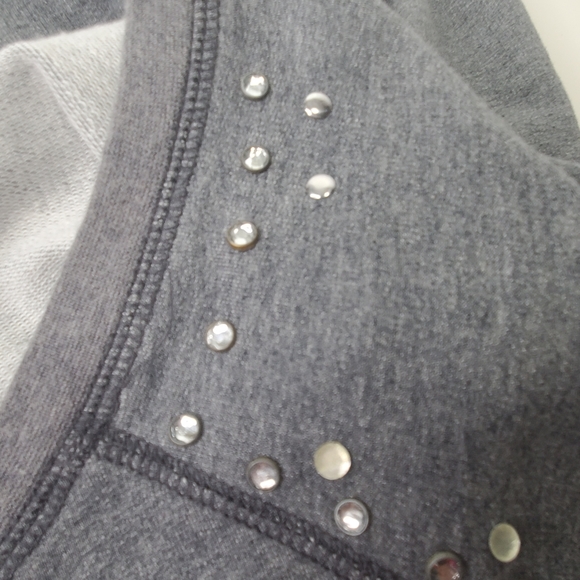 EARL JEANS Gray Sweatshirt High Low Hem Top Cuffed Sleeves Bling Sz M Raglan - Picture 9 of 9